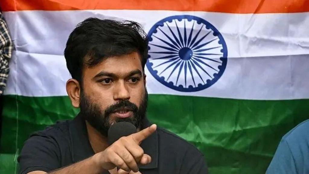 জাতীয় পতাকা নিয়ে কর্মসূচিতে হাজির বহু মানুষ, দিল্লিতে এর আগেই আটক অভিজিৎ দীপকে ও নেহা বোরা