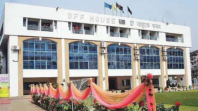 এবার ব্রাদার্সের খেলা পেছাল বাফুফে, তিনটার ম্যাচ খেলতে মুন্সিগঞ্জে এখনো যায়নি আবাহনী
