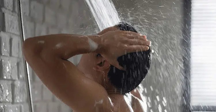 জ্বর হলে কি গোসল করা উচিত?