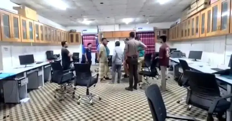 ‘ক্যাপ্টেন ইমনের লোক’ পরিচয়ে কুরিয়ার সার্ভিসে হামলার ঘটনায় মামলা