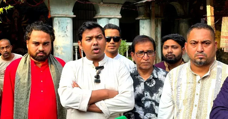 রাউজানে পূজামণ্ডপ পরিদর্শনে এনসিপির কেন্দ্রীয় নেতারা