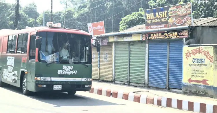 সৈয়দপুরে নামলেন প্রধানমন্ত্রী, নেতাকর্মীরা জানালেন উষ্ণ অভ্যর্থনা