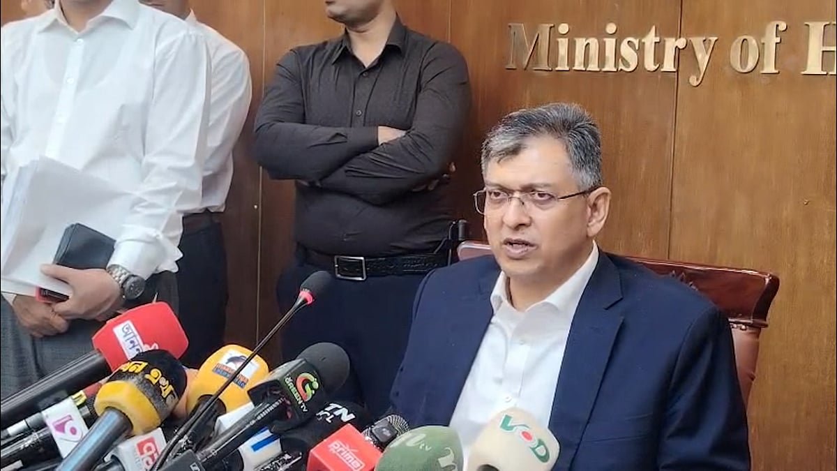 ৭ জনের ফাঁসির রায়ে একটা ককটেল বিস্ফোরণ বড় কিছু নয়: স্বরাষ্ট্রমন্ত্রী