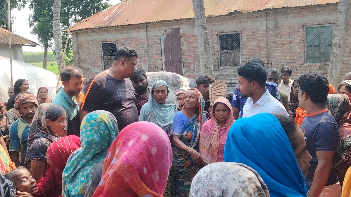 বেপরোয়া মোটরসাইকেলের ধাক্কায় বৃদ্ধ নিহত, তিন কিশোর আটক