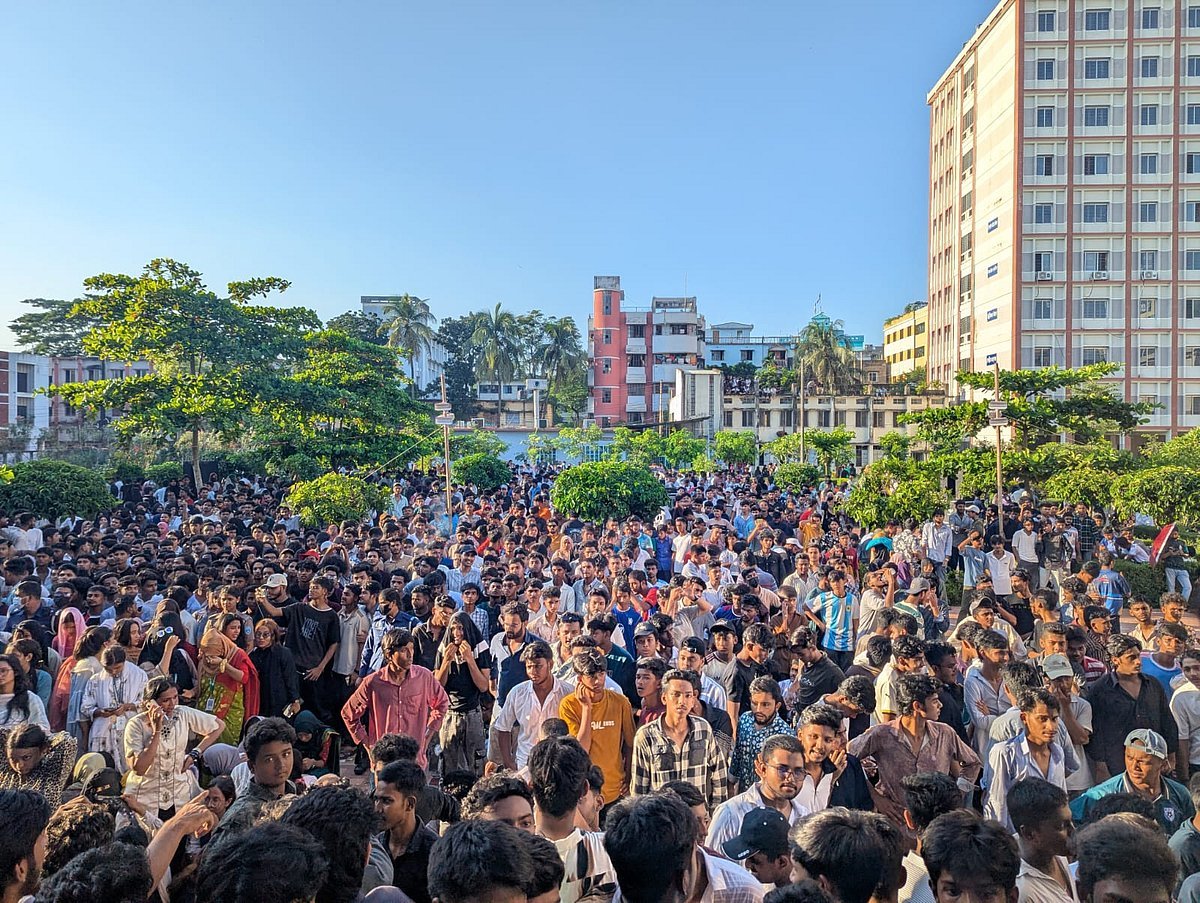 ব্রাহ্মণবাড়িয়া সরকারি কলেজের সাংস্কৃতিক অনুষ্ঠানে ‘হাইওয়ে’র পরিবেশনায় মাতে তারুণ্য
