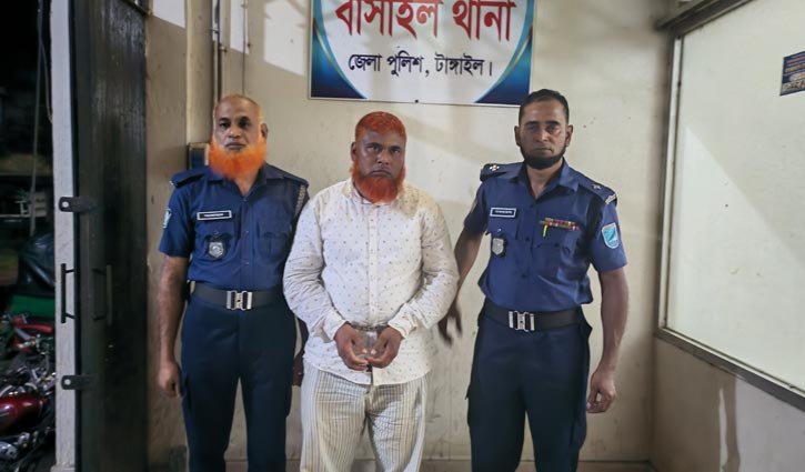 ব্রিজে রডের বদলে বাঁশ: ঠিকাদার গ্রেপ্তার