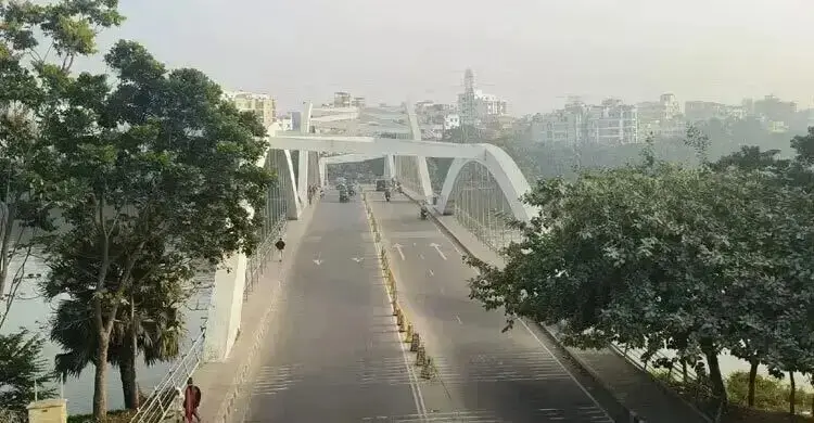 ছুটির দিনে বায়ুদূষণের তালিকায় ঢাকা ৭ নম্বরে