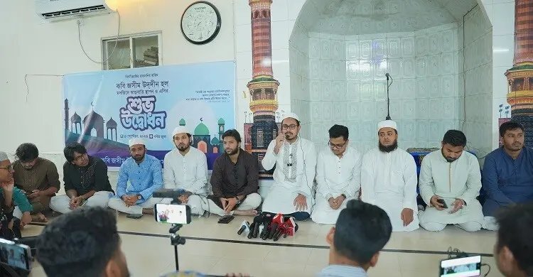 ঢাবির কবি জসীম উদ্‌দীন হল মসজিদে ঝাড়বাতি ও এসি স্থাপন