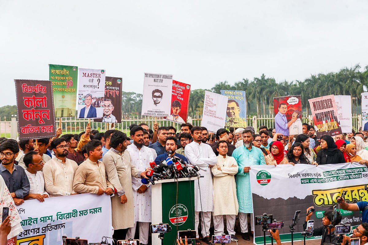 দুদক পুনর্গঠন করে এনসিপি ও বিরোধী দলকে টার্গেট করা হচ্ছে: নাহিদ ইসলাম