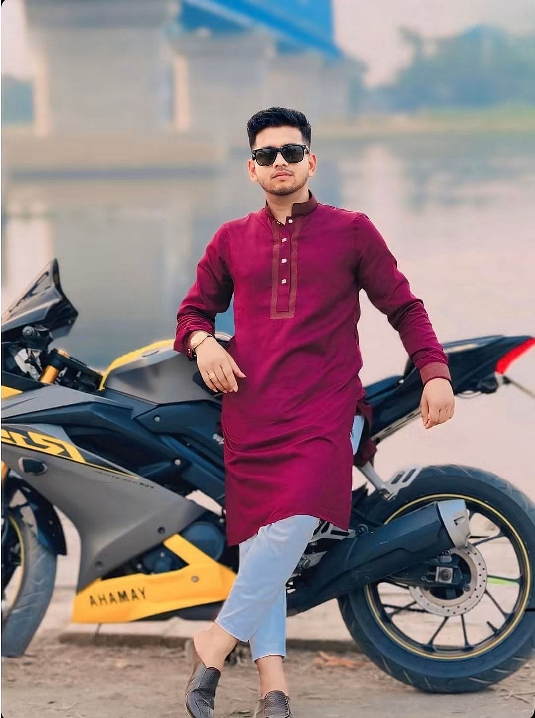 এক্সপ্রেসওয়েতে মোটরসাইকেল নিয়ন্ত্রণ হারিয়ে প্রবাসী যুবক নিহত