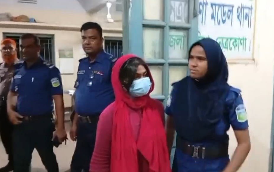 ফ্যামিলি কার্ডের কথা বলে টাকা নেওয়ার ঘটনায় এনসিপি নেত্রীকে সাময়িক অব্যাহতি