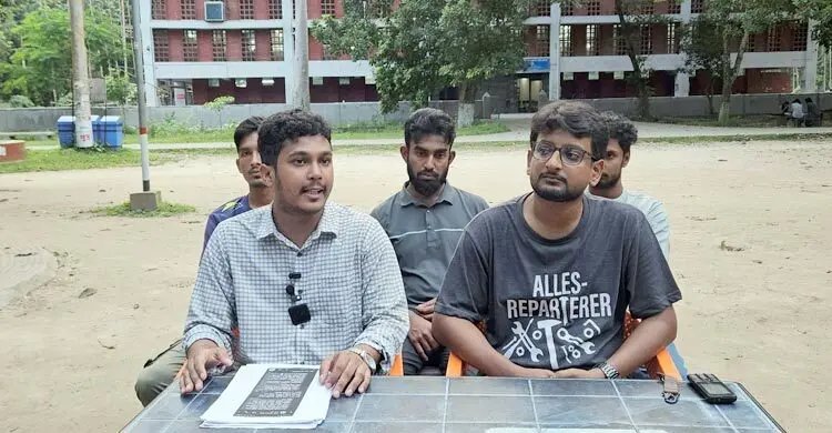 হেনস্থার অভিযোগ অস্বীকার, রাবিতে শিক্ষার্থীকে ‘গুপ্তচর’ বলল ছাত্রদল