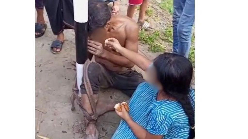 'খুঁটির সাথে বাবা বাঁধা, চা-রুটি খাওয়াচ্ছে শিশু কন্যা' ভিডিও ভাইরাল, কী ঘটেছিল সেখানে