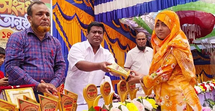 কুষ্টিয়ায় কৃতী শিক্ষার্থী সংবর্ধনা