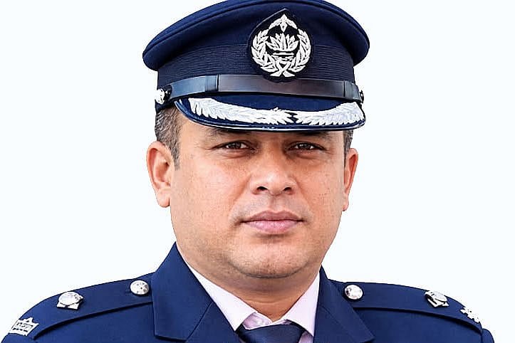 ক্যান্টনমেন্ট থানার সেই ওসিকে ডিবি কার্যালয়ে নেওয়া হয়েছে