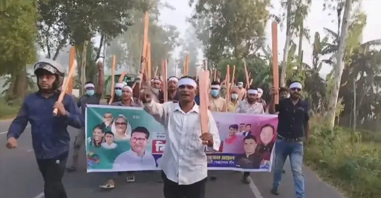 ময়মনসিংহে বৈঠা-লাঠি হাতে কার্যক্রম নিষিদ্ধ আ’লীগের মিছিল