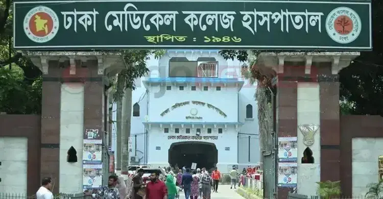 অটোরিকশায় মুরগি নিয়ে যাচ্ছিলেন যুবক, প্রাণ গেল ট্রাকচাপায়