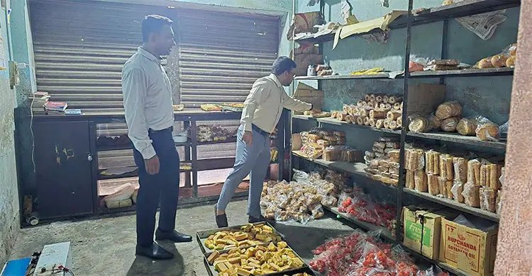 পচা ডিম-বিষাক্ত রঙে বেকারির খাবার তৈরি, কারখানা সিলগালা