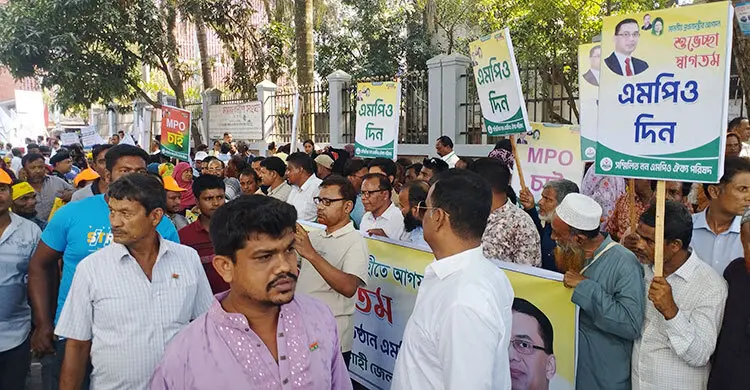 প্রধানমন্ত্রীর জনসভায় যোগ দিতে রাজশাহীর মাদরাসা মাঠমুখী নেতা-কর্মীরা