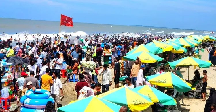 পর্যটকে মুখর কক্সবাজার, জমজমাট মৌসুম শুরুর প্রত্যাশা