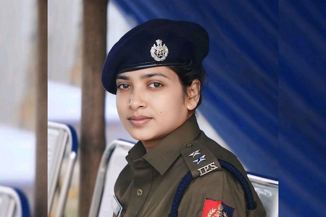 পশ্চিমবঙ্গে ইসলামি অভিবাদন জানানোর জেরে বিতর্ক, নারী আইপিএস কর্মকর্তাকে বদলি