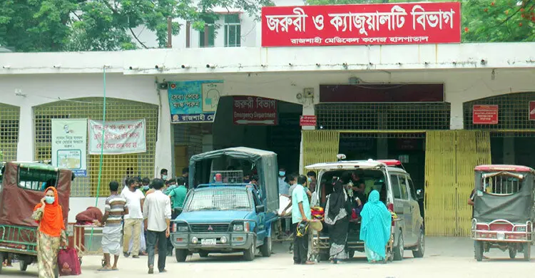 রামেক হাসপাতালে কর্মবিরতিতে ইন্টার্ন চিকিৎসকরা