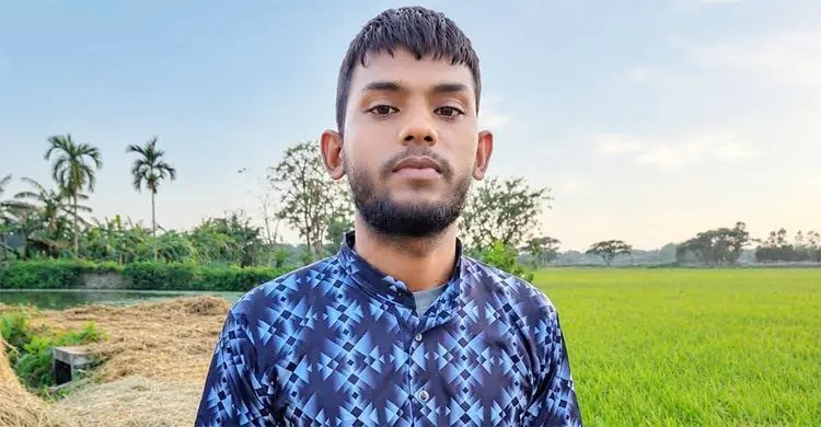 রিকশার হ্যান্ডেল ছেড়ে এখন নোবিপ্রবির শ্রেণিকক্ষে কাউসার