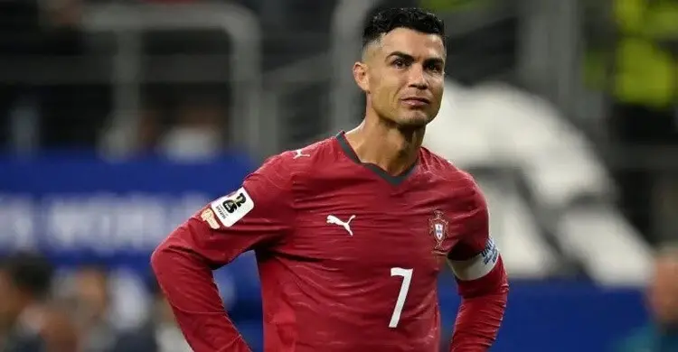 রোনালদোকে ৩০ দিনের নিষেধাজ্ঞা, ২৫৫ ইউরো জরিমানা