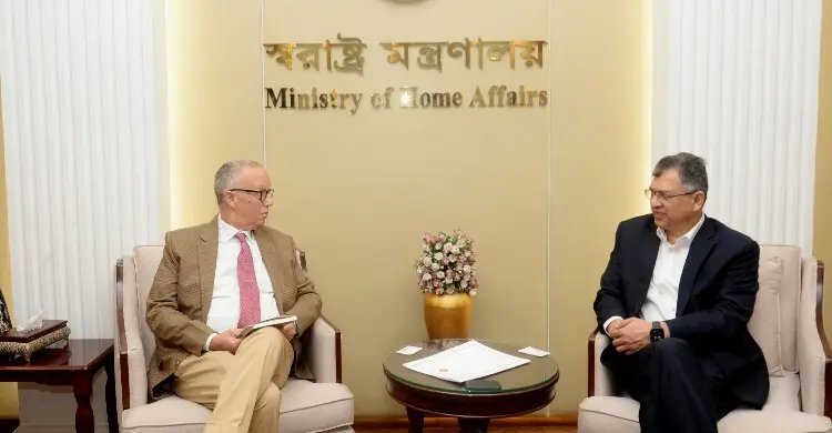সাইবার বুলিং ঠেকাতে আইআরআইয়ের সঙ্গে স্বরাষ্ট্রমন্ত্রীর বৈঠক