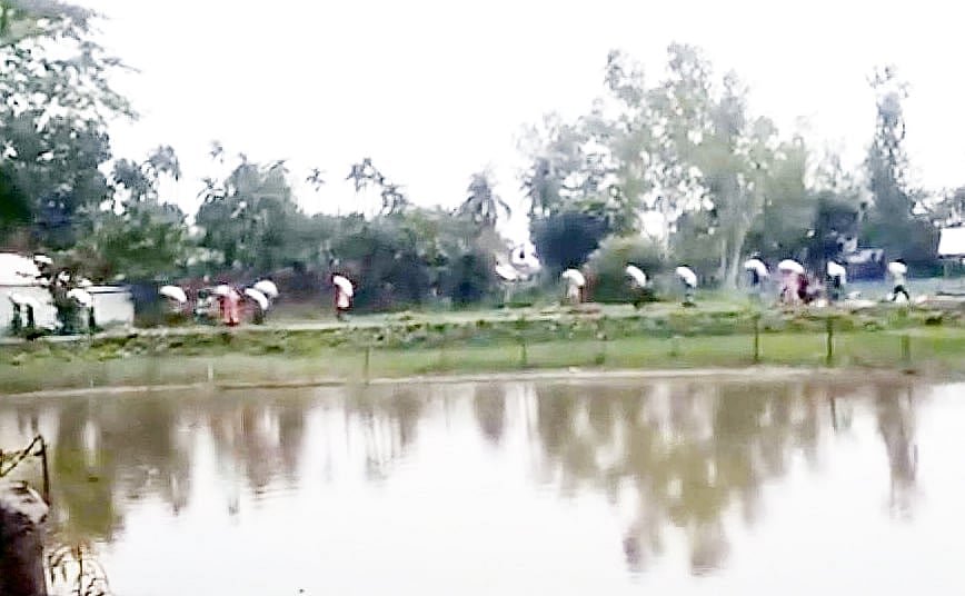সারের ডিলারশিপ পেতে নেতাদের দৌড়ঝাঁপ, বিতরণ ব্যাহত