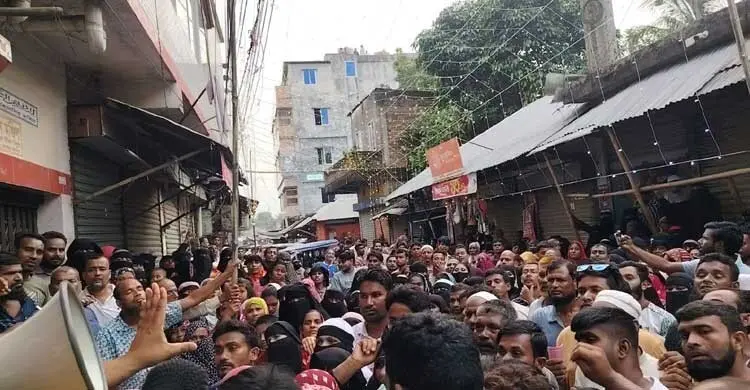 সমবায় সমিতির বিরুদ্ধে ২০ কোটি টাকা আত্মসাতের অভিযোগ, থানা ঘেরাও