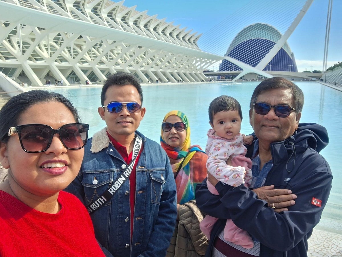 স্পেনের ভ্যালেন্সিয়া ভ্রমণ—ভূমধ্যসাগর তীরে একটি অত্যাধুনিক শহরের স্মৃতি