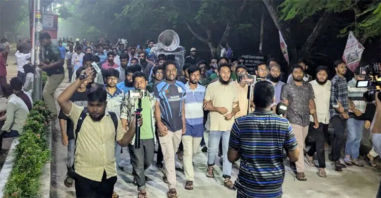 সরকারি নিয়োগে ভাইভায় নম্বর বাড়ানোর প্রতিবাদে বেরোবিতে বিক্ষোভ