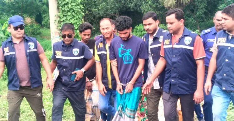 সুটকেসে না ধরায় প্রেমিকার মরদেহ দুই টুকরো করেন প্রেমিক