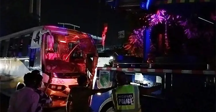 টাঙ্গাইলে বাস নিয়ন্ত্রণ হারিয়ে সুপারভাইজারসহ নিহত দুই