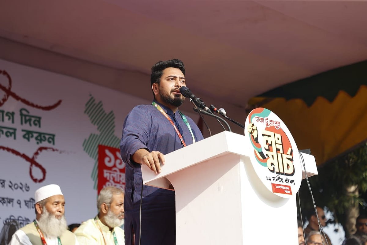 তারেক রহমানকে নির্ধারণ করতে হবে তিনি কীভাবে ক্ষমতা থেকে যাবেন: নাহিদ ইসলাম