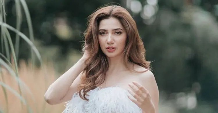 ৪১ বছরে মা হচ্ছেন শাহরুখের পাকিস্তানি নায়িকা
