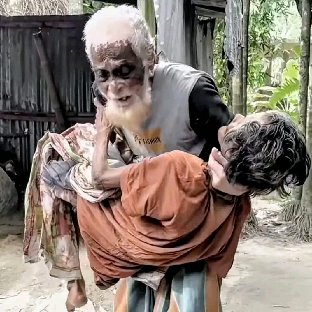 ৭০ বছরের সংসারে অভাবের হানা, শয্যাশায়ী স্ত্রীকে কোলে নিয়ে কাঁদলেন সাজু