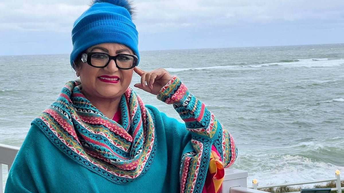 আটলান্টিক পাড়ে রাজ্জাকের নাতনি চালাচ্ছেন গাড়ি, পেছনে মুগ্ধ ববিতা...