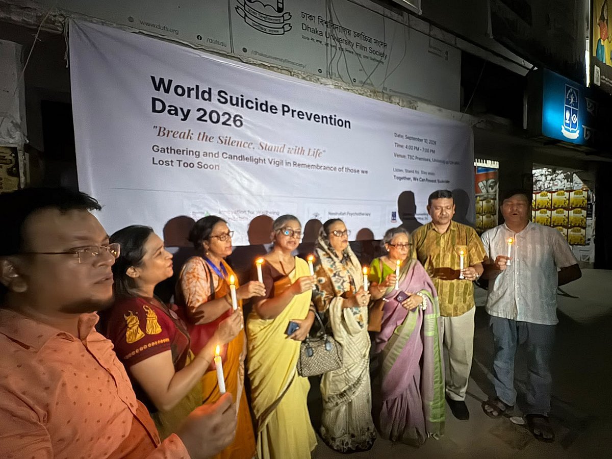 আত্মহত্যার বিরুদ্ধে সচেতনতা সৃষ্টিতে টিএসসিতে মোমবাতি প্রজ্বালন কর্মসূচি