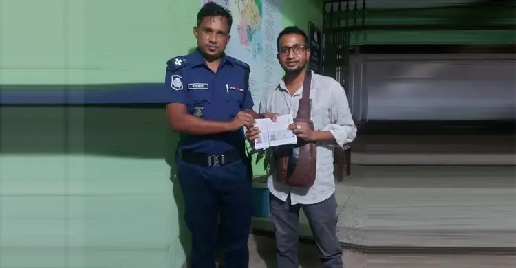 বিদেশফেরত যাত্রী রেখে চলে গেল হানিফের বাস, ৯৯৯ এ উদ্ধার পাসপোর্ট-লাগেজ