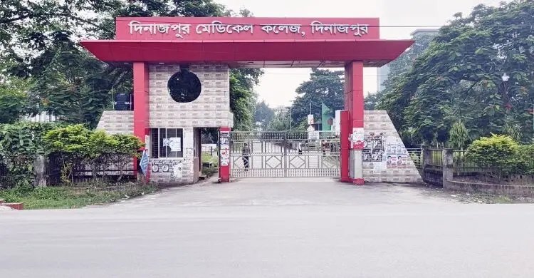 বিনা অনুমতিতে দীর্ঘদিন অনুপস্থিত দুই শিক্ষক, দেন না শোকজের জবাবও