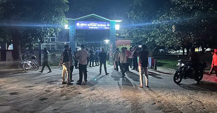 ছাত্রদল নেতার মোটরসাইকেল আটক করায় এসপি কার্যালয় ঘেরাও