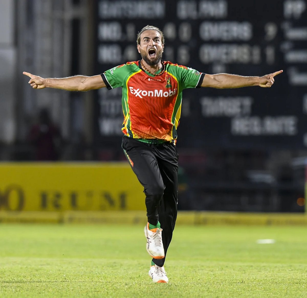 ছেলের জন্য ৪৭ বছর বয়সে ইমরান তাহিরের রেকর্ড