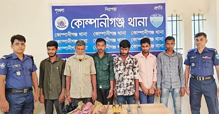 চট্টগ্রাম থেকে নোয়াখালীতে ডাকাতি করতে গিয়ে গ্রেফতার ৬