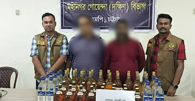 চট্টগ্রামে ৭০ বোতল বিদেশি মদসহ গ্রেফতার ২