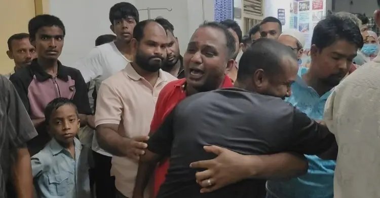 চট্টগ্রামে অটোরিকশায় মায়ের কোল থেকে ছিটকে পড়ে শিশুর মৃত্যু