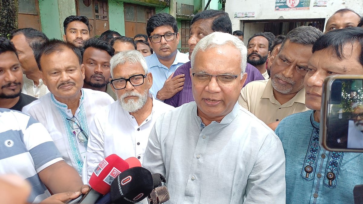 দেশে থাকার সাহস হয়নি, এখন বাইরে বসে আস্ফালন করছেন: সমাজকল্যাণমন্ত্রী