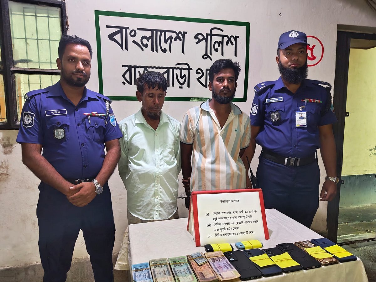 ডিবির হাতে আটক বলে ফোনে বাবার কাছ থেকে ৫০ হাজার টাকা নেয় প্রতারক চক্র, এসে দেখেন ছেলে বাড়িতে