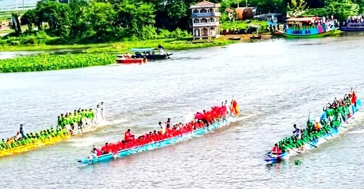 দুই বছর বিরতি দিয়ে তিতাসের বুকে ফের নৌকাবাইচ